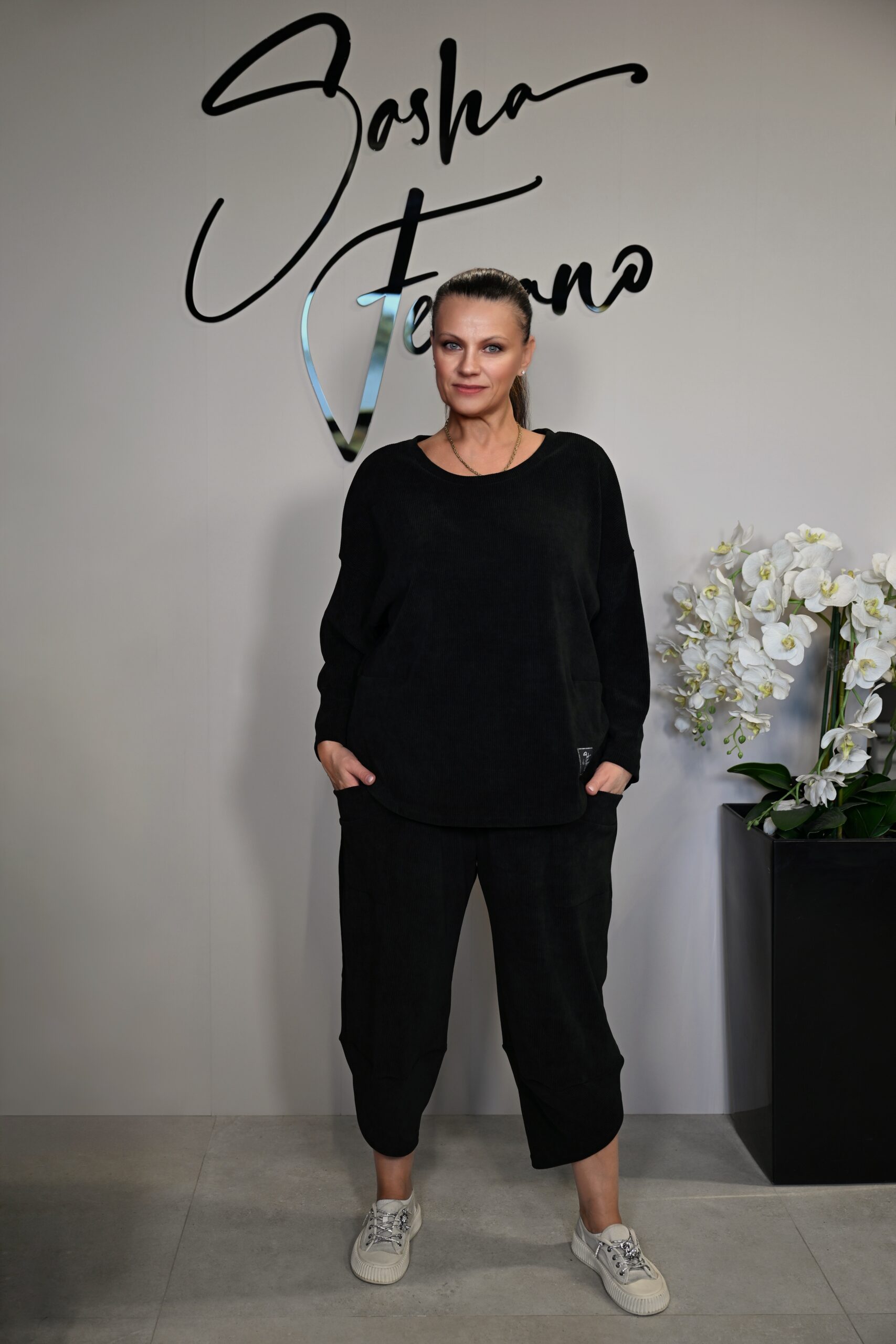 DRES ATMAL OVERSIZE 42/48 SZTRUKS WELUROWY CZARNY - obrazek 2